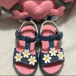 Beautiful, they turn on lights when walking.